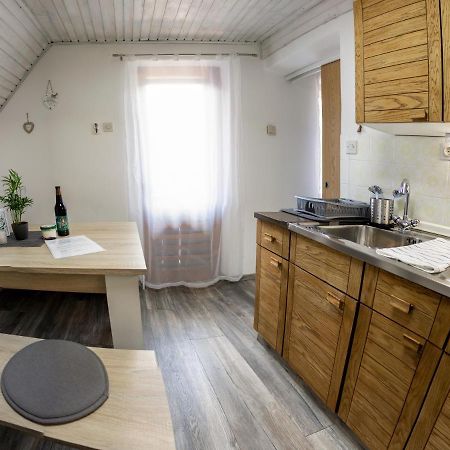 Apartma Petra Ravnik - Wanderer'S Hut Appartamento Bohinj Esterno foto