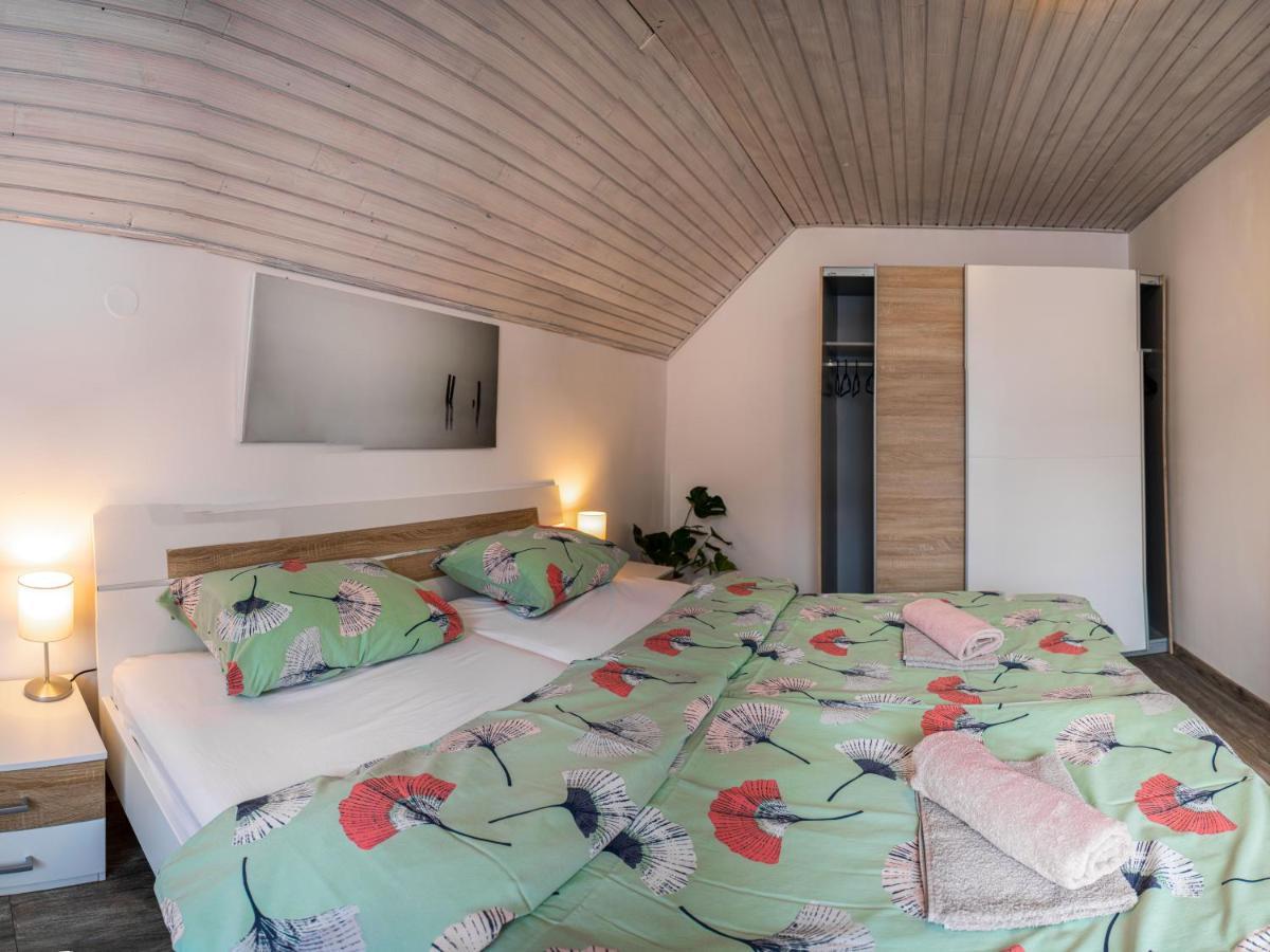 Apartma Petra Ravnik - Wanderer'S Hut Appartamento Bohinj Esterno foto