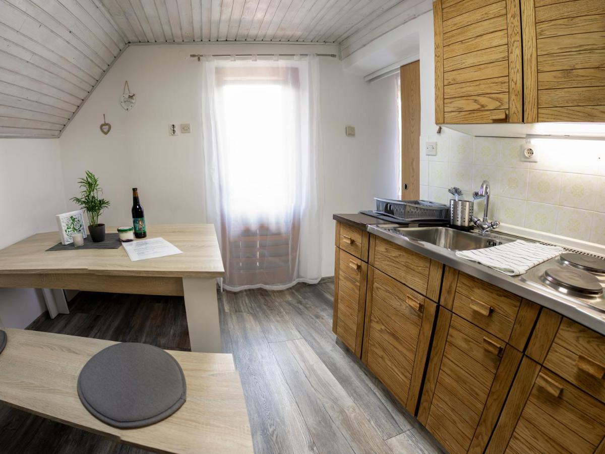 Apartma Petra Ravnik - Wanderer'S Hut Appartamento Bohinj Esterno foto